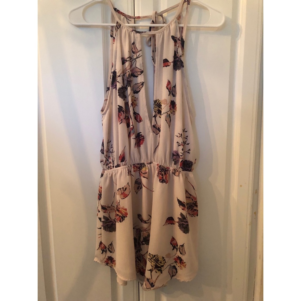 Audrey 3+1 NWT floral romper - size medium